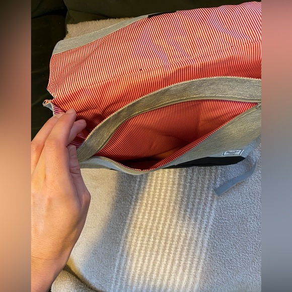 Herschel Backpack - Picture 3 of 4